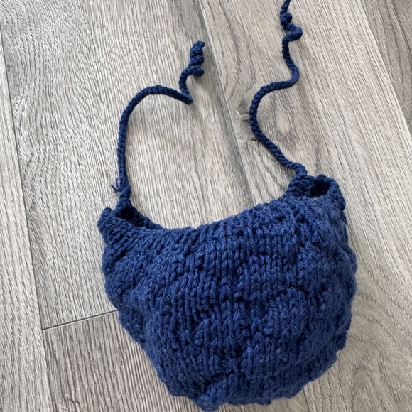 Set of 3 Knitted Bonnets - Picture 11 of 12